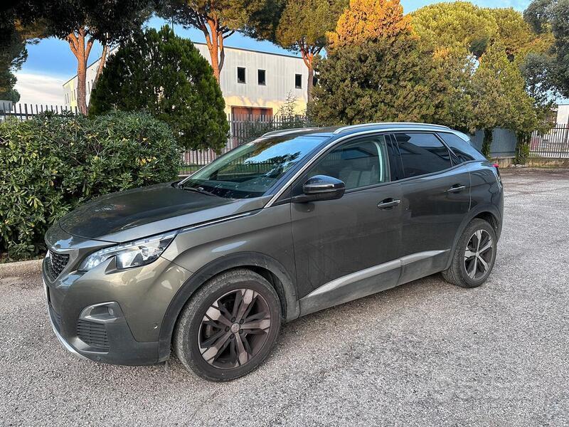 Usato 2018 Peugeot 3008 1.2 Benzin 131 CV (17.499 €)
