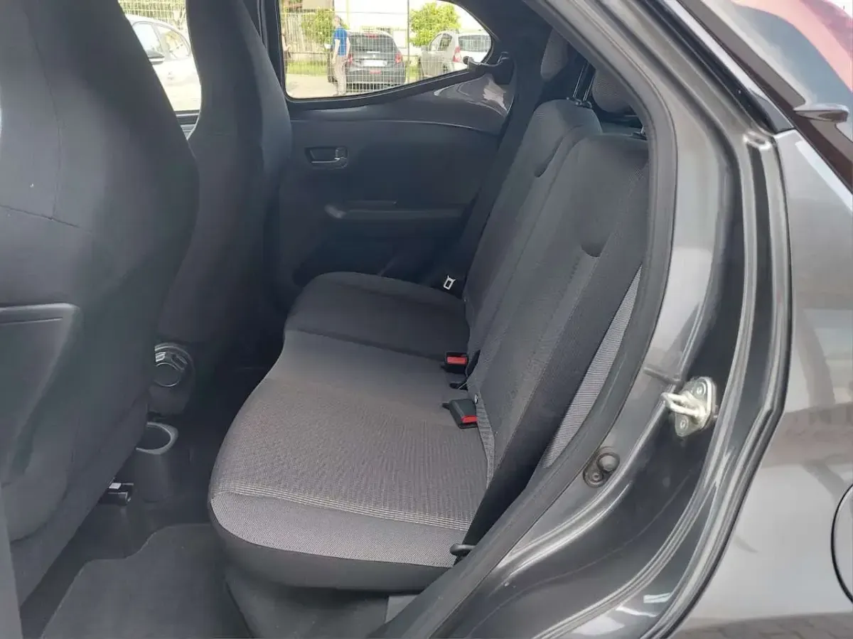 Usata Toyota Aygo Connect Style 72 CV (52 kW) 2021 Grigio Utilitaria