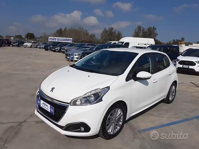 Usata Peugeot 208 Active 100 CV (73 kW) 2019 Bianco Utilitaria