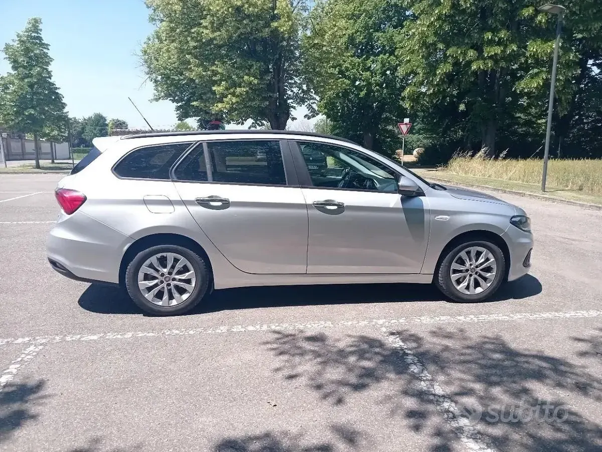 Usata Fiat Tipo 120 CV (88 kW) 2017 Grigio Station wagon