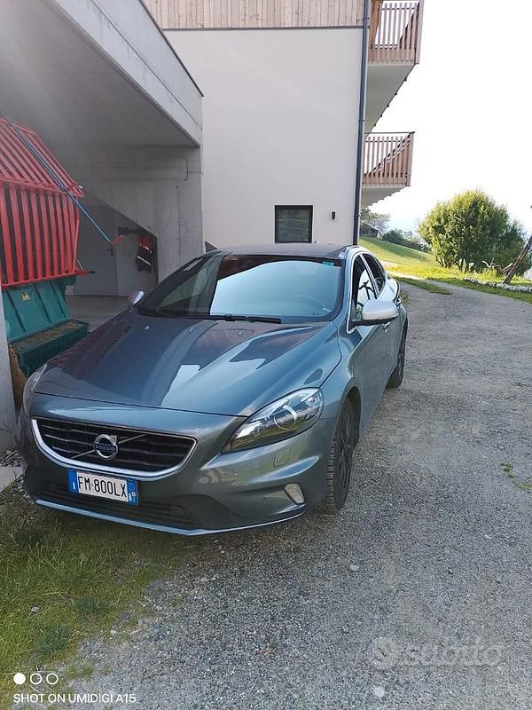 Usata Volvo V40 150 CV (110 kW) 2016 Grigio Station wagon
