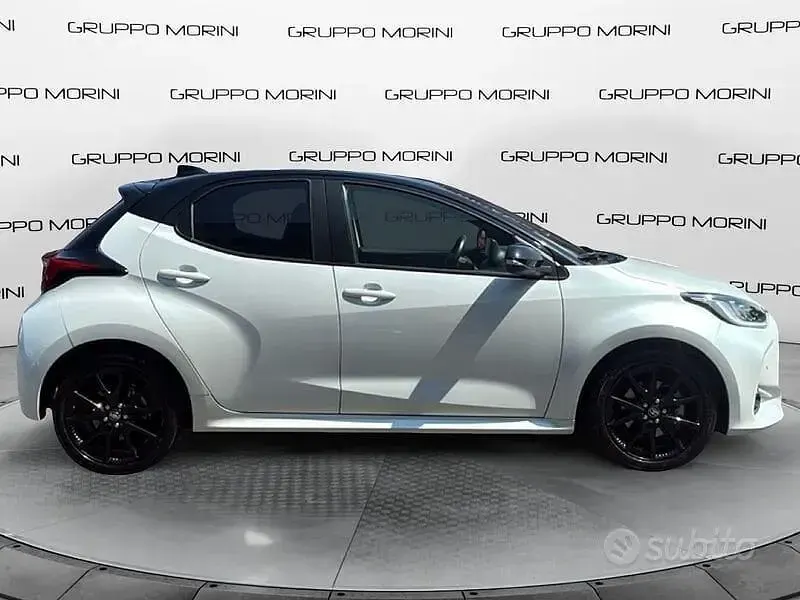 Usata Toyota Yaris Hybrid Style 115 CV (84 kW) 2022 Bianco Berlina