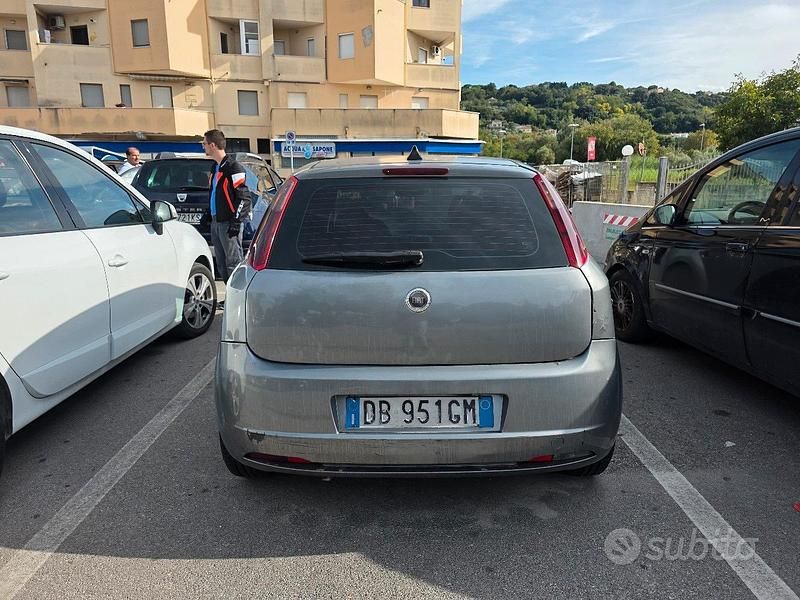 Usata Fiat Grande Punto 90 CV (66 kW) 2006 Grigio Utilitaria
