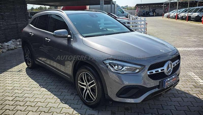Usata Mercedes GLA200 150 CV (110 kW) 2023 Grigio SUV