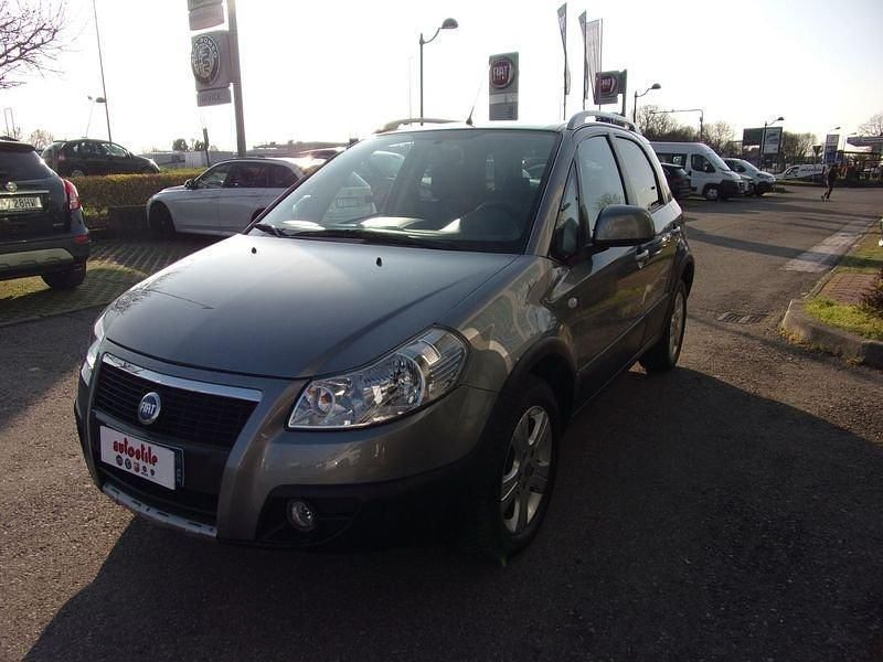 Usata Fiat Sedici Dynamic 107 CV (78 kW) 2006 Grigio SUV