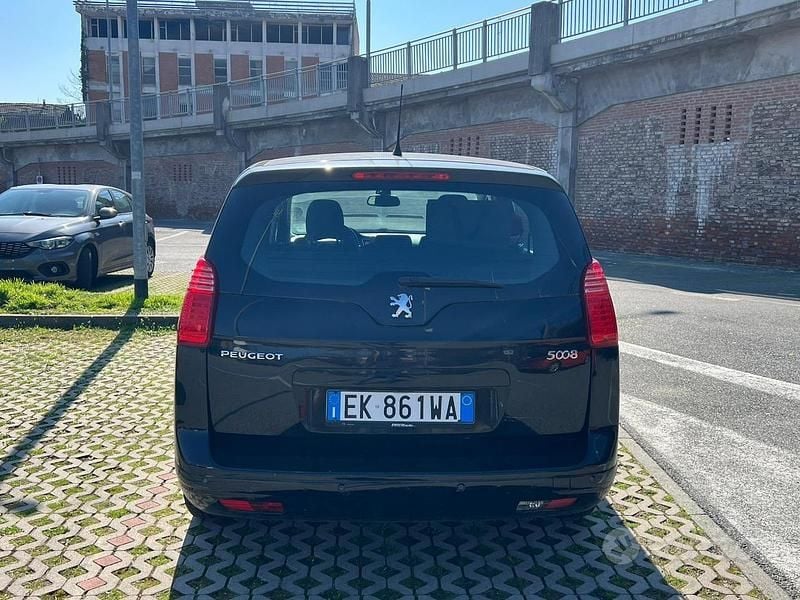 Usata Peugeot 5008 112 CV (82 kW) 2012 Nero Monovolume