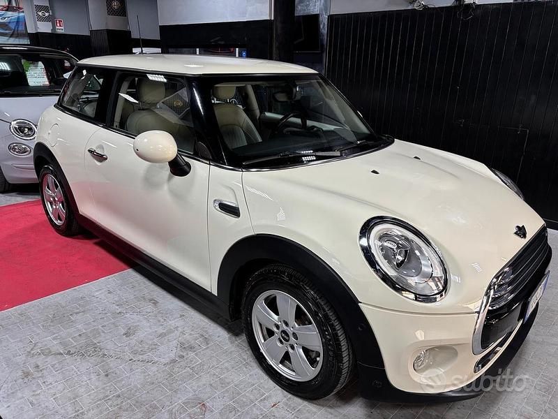 Usata Mini Cooper D Hype 115 CV (84 kW) 2016 Beige Utilitaria