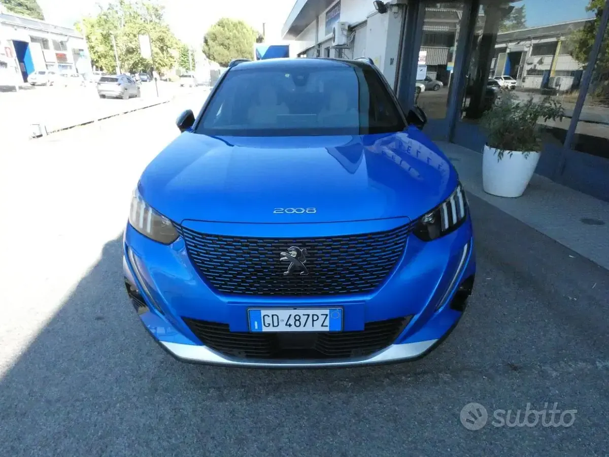 Usata Peugeot e-2008 GT 100 kW (136 CV) 2021 Blu/azzurro SUV