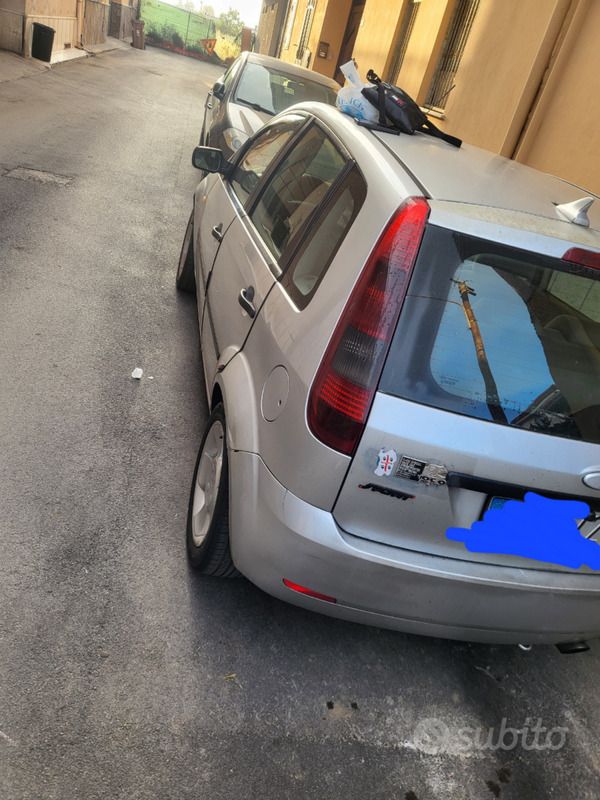 Usata Ford Fiesta 73 CV (53 kW) 2002 Grigio Utilitaria