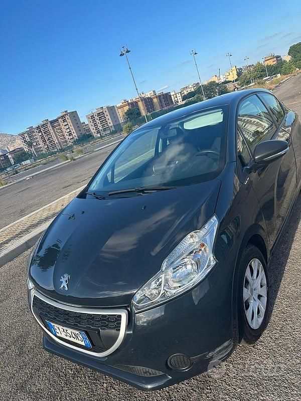 Usata Peugeot 208 2015 Blu Utilitaria