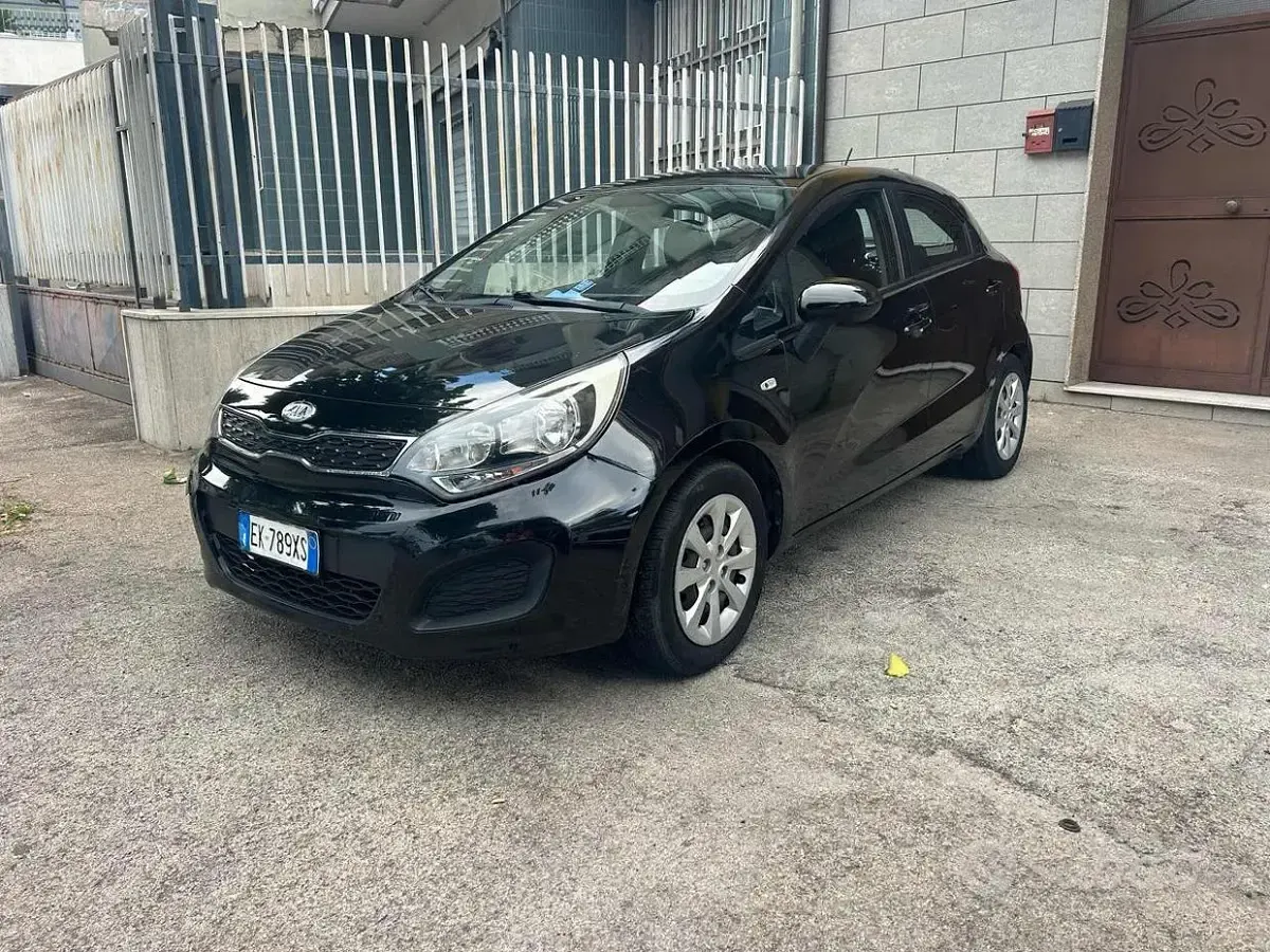 Usata Kia Rio 75 CV (55 kW) 2015 Berlina