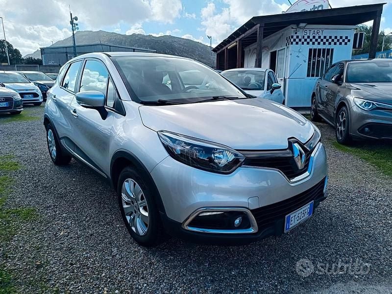 Usata Renault Captur 90 CV (66 kW) 2013 Grigio SUV