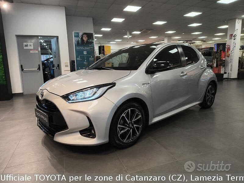 Usata Toyota Yaris Hybrid Lounge 115 CV (84 kW) 2020 Grigio Berlina