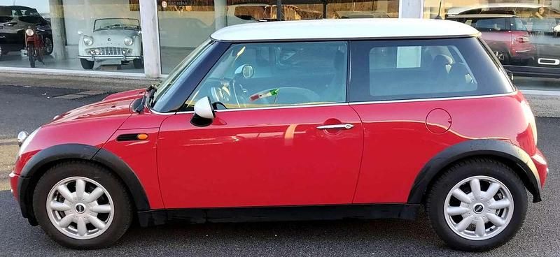 Begagnad Mini Cooper 116 HK (85 kW) 2004 Vit Halvkombi