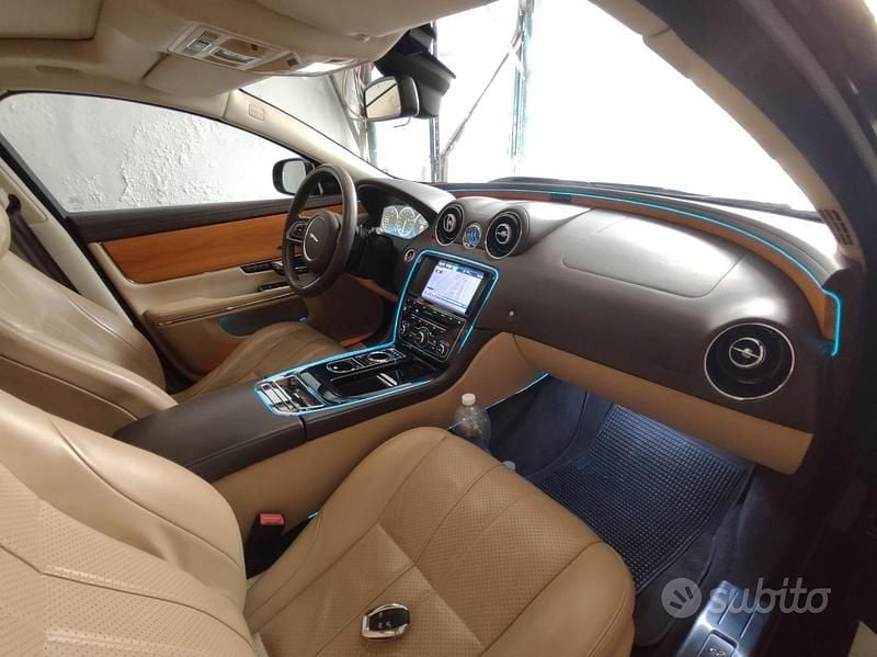 Usata Jaguar XJ Premium Luxury 275 CV (202 kW) 2012 Blu/azzurro Berlina
