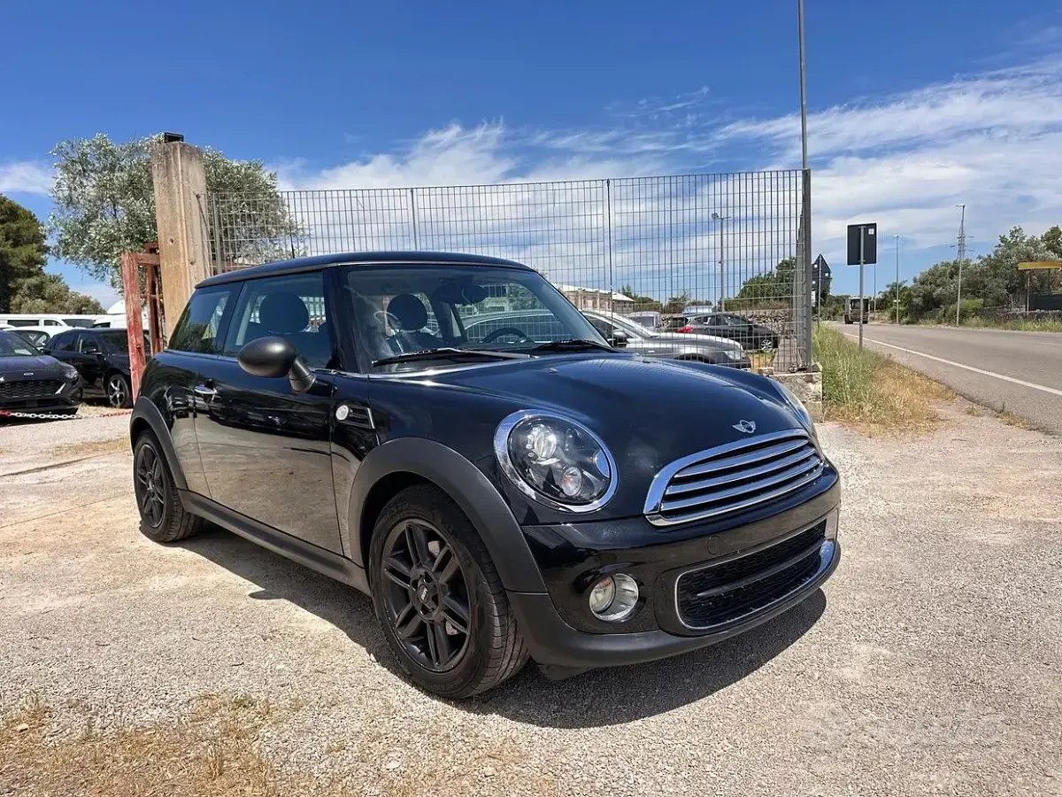 Usata Mini Cooper 90 CV (66 kW) 2010 Nero Utilitaria