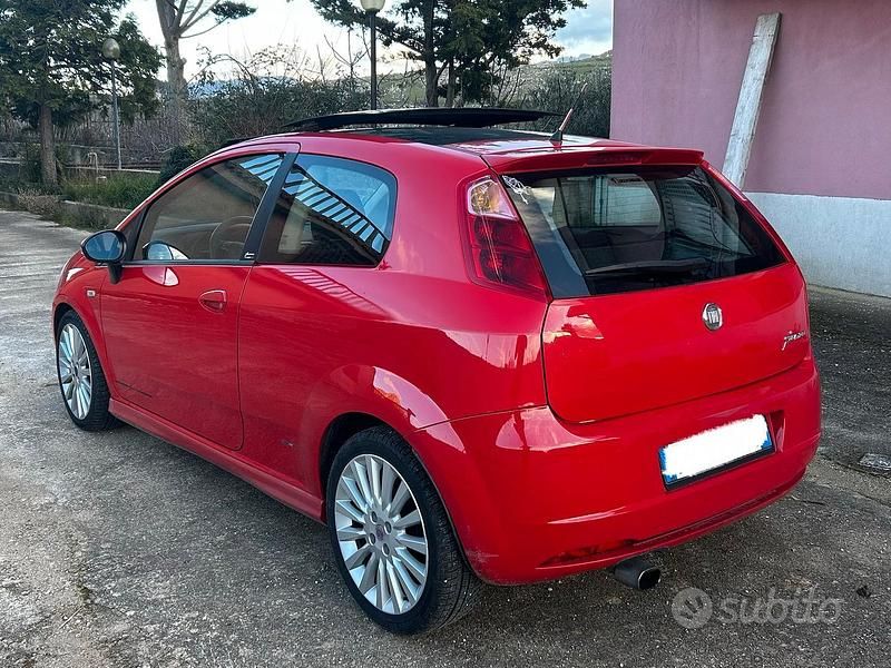 Usata Fiat Grande Punto Sport 90 CV (66 kW) 2010 Rosso Utilitaria