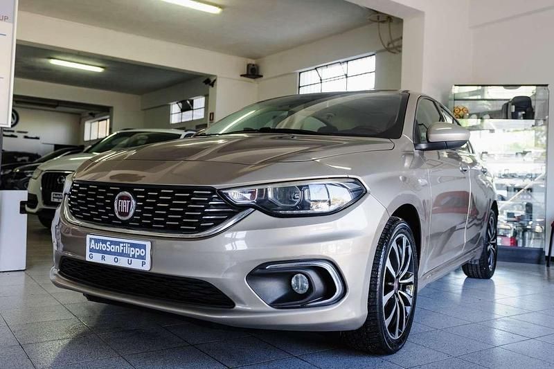 Usata Fiat Tipo Lounge 95 CV (69 kW) 2017 Sabbia met. Berlina