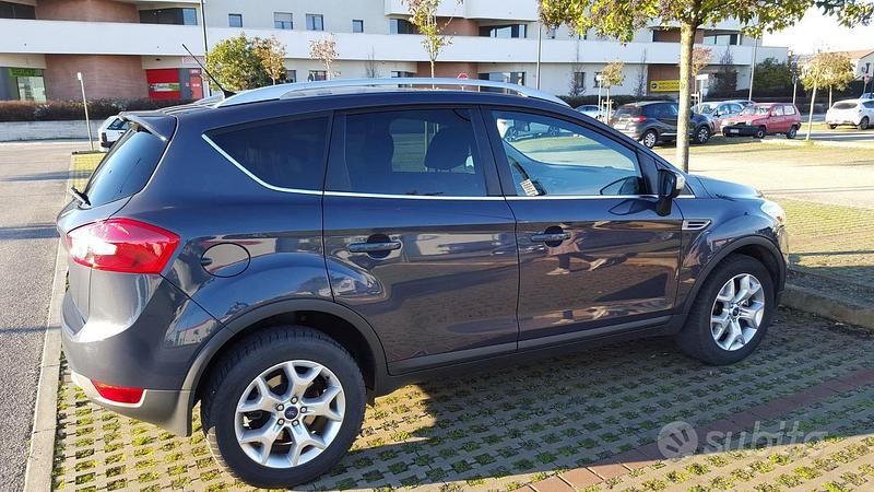Usata Ford Kuga Titanium 140 CV (102 kW) 2013 Blu/azzurro SUV