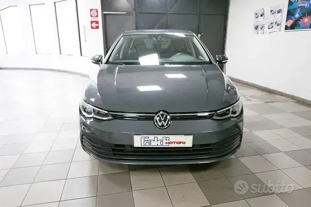 Usata VW Golf VIII Life 110 CV (80 kW) 2022 Antracite Berlina