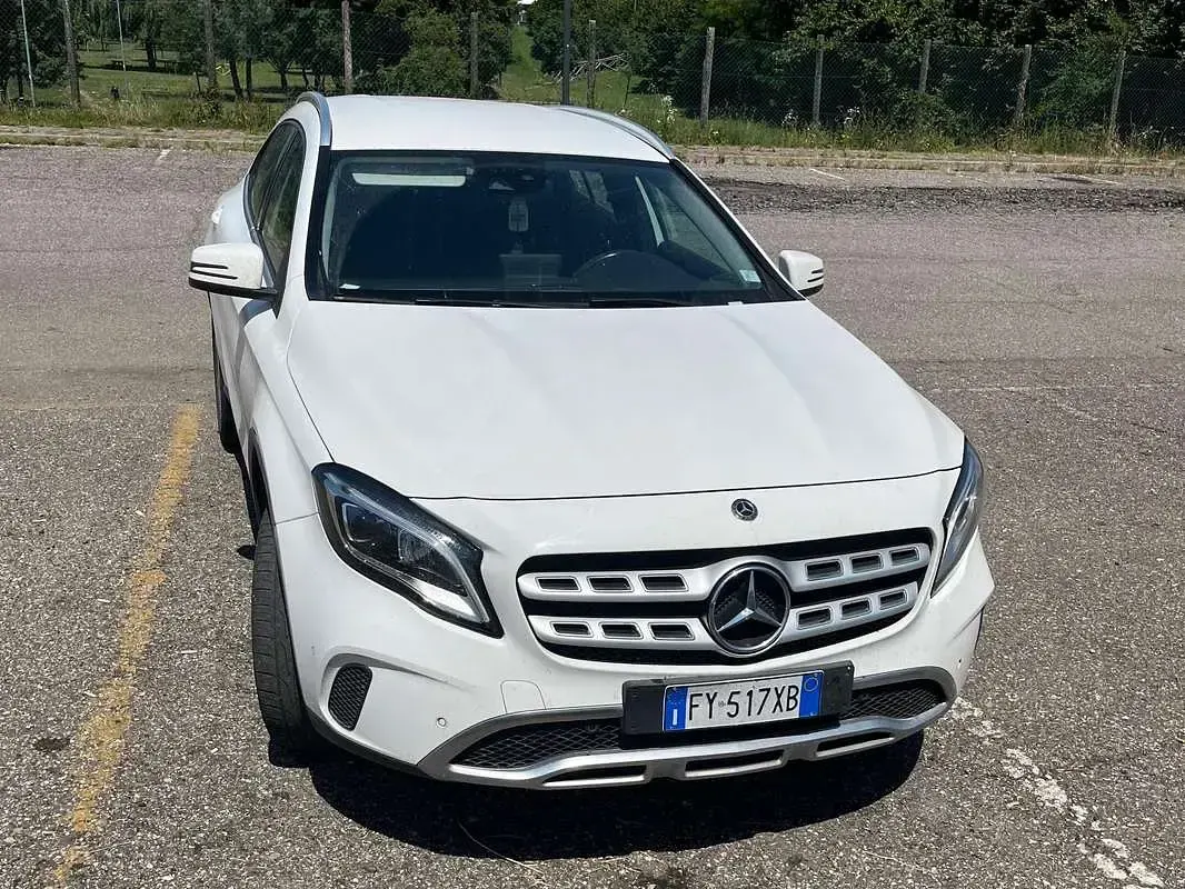 Usata Mercedes GLA180 Executive 109 CV (80 kW) 2018 Bianco SUV