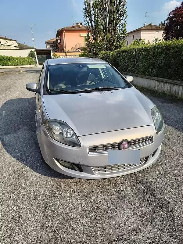 Usata Fiat Bravo 90 CV (66 kW) 2011 Grigio Utilitaria