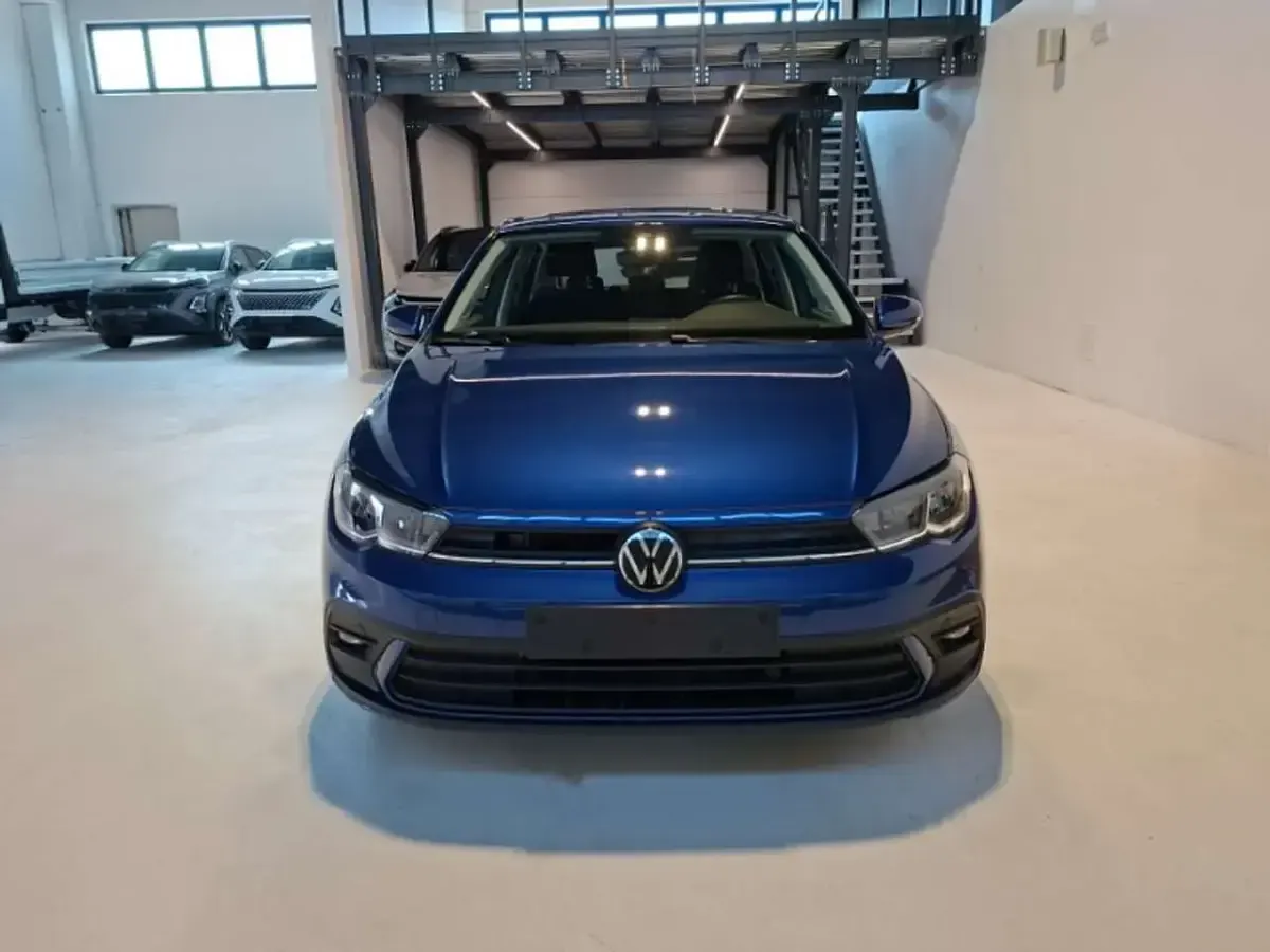 Usata VW Polo Life 95 CV (69 kW) 2025 Blu/azzurro Utilitaria