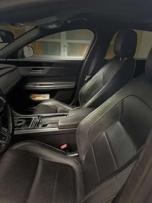Usata Jaguar XF R-Sport 179 CV (131 kW) 2017 Grigio Berlina