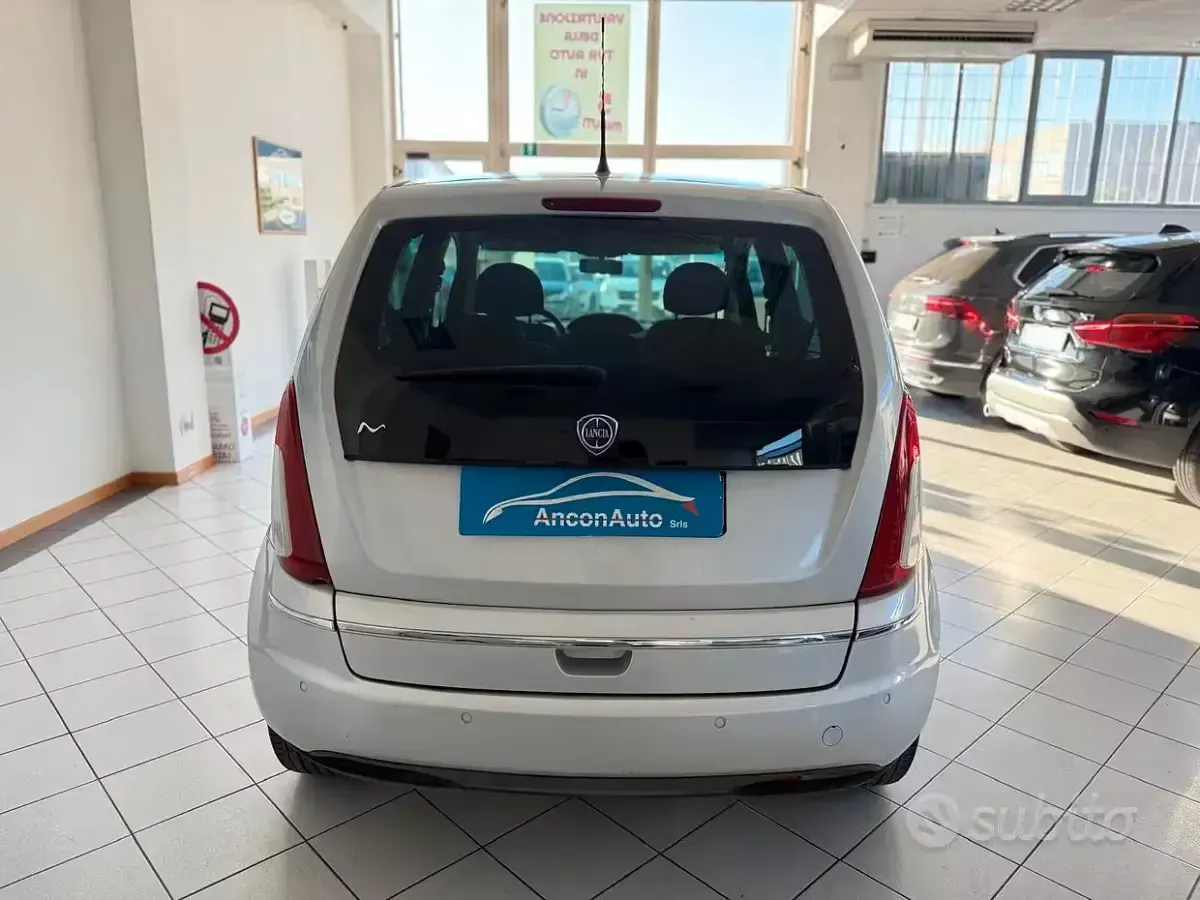Usata Lancia Musa 95 CV (69 kW) 2012 Grigio Monovolume