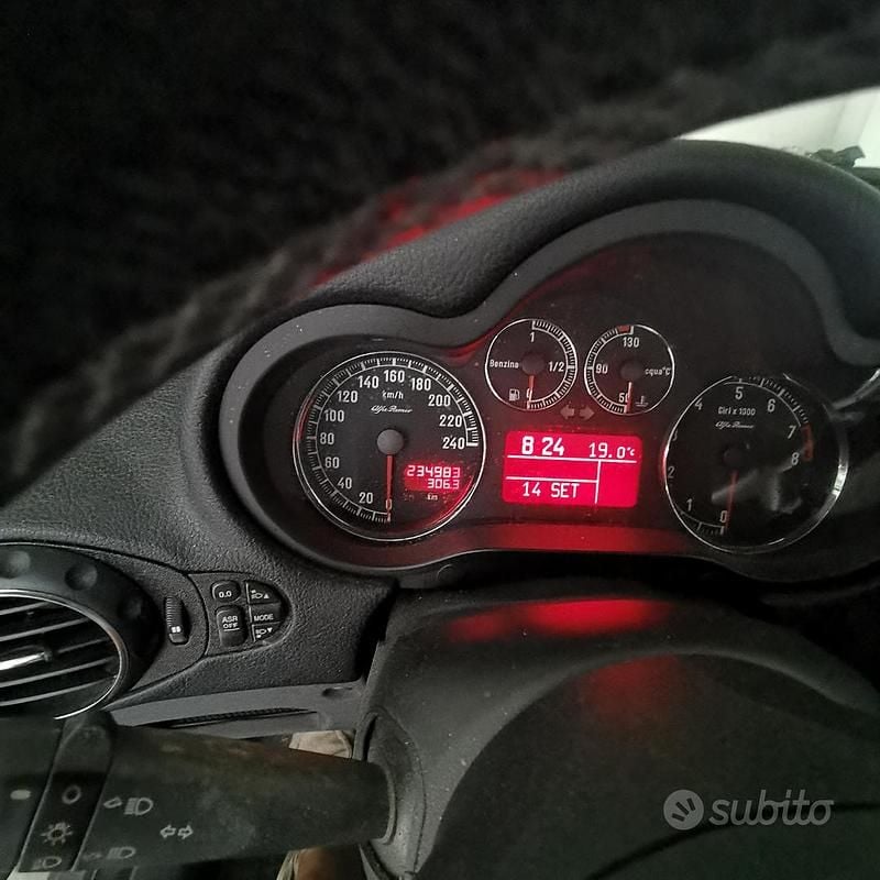 Grigio Usata 2008 Alfa Romeo 147 Due volumi | 1200 € (Ottimo prezzo) - Immagine 1/4