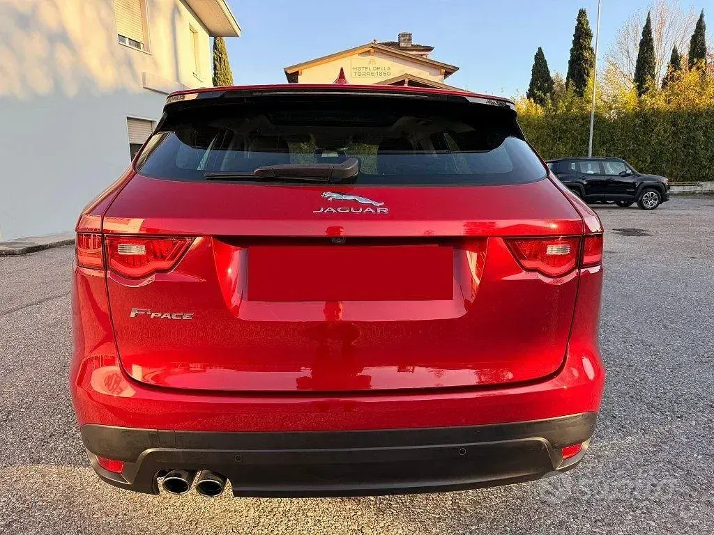 Usata Jaguar F-Pace Portfolio 180 CV (132 kW) 2018 Rosso SUV