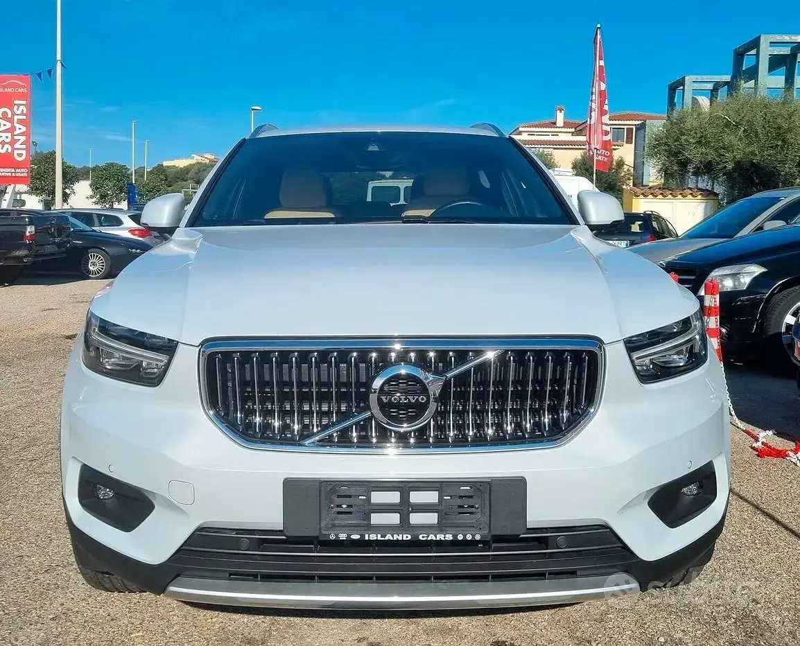 Usata Volvo XC40 Momentum 163 CV (119 kW) 2021 Grigio SUV