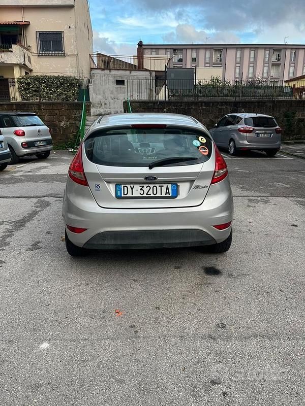 Usata Ford Fiesta 97 CV (71 kW) 2009 Grigio Berlina