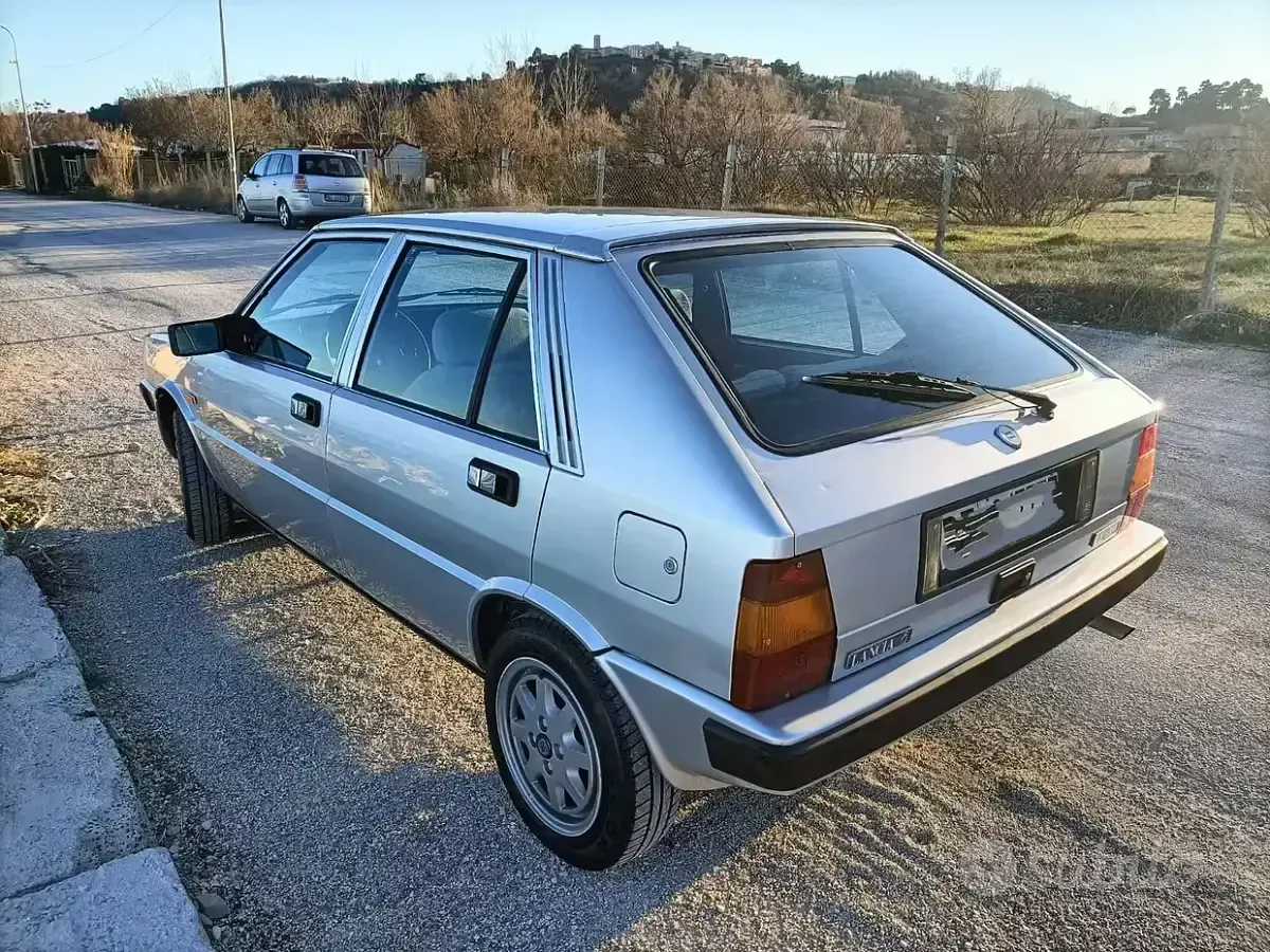 Usata Lancia Delta 78 CV (57 kW) 1985 Grigio Utilitaria
