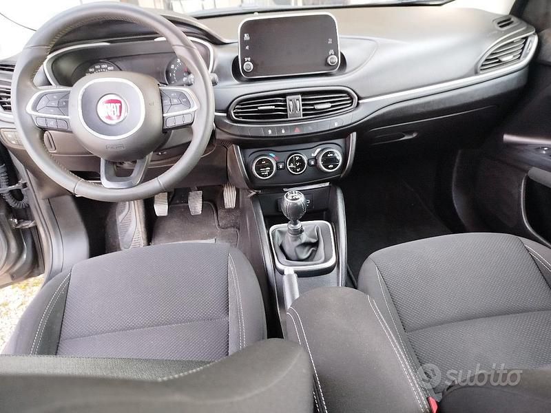 Usata Fiat Tipo Wagon 120 CV (88 kW) 2018 Grigio Station wagon