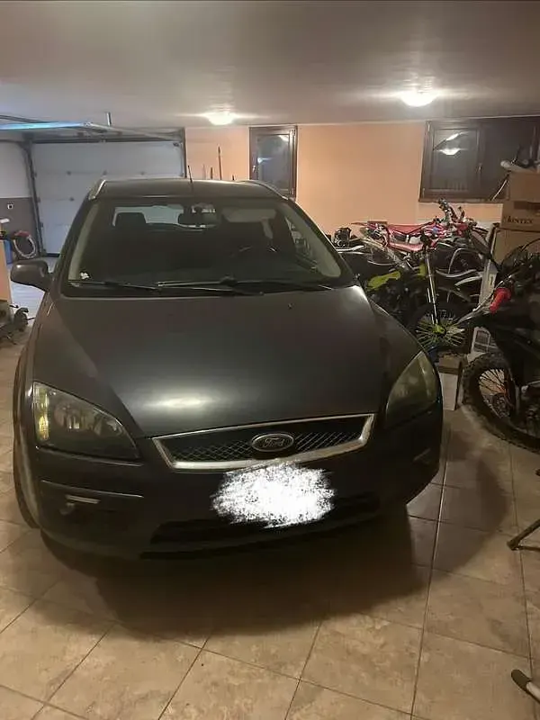 Usata Ford Focus Style 90 CV (66 kW) 2006 Blu Station wagon