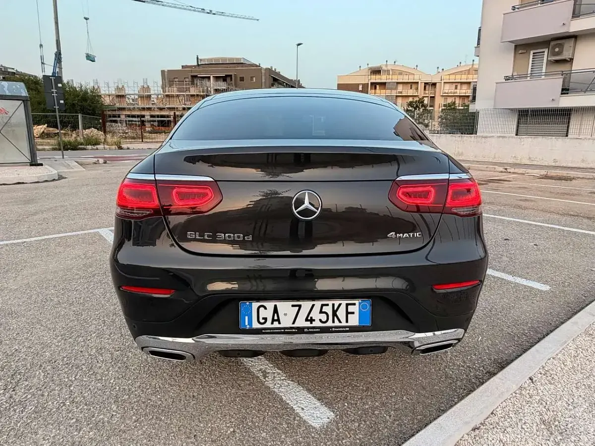 Usata Mercedes GLC300 Premium 245 CV (180 kW) 2020 Grigio vulcano SUV