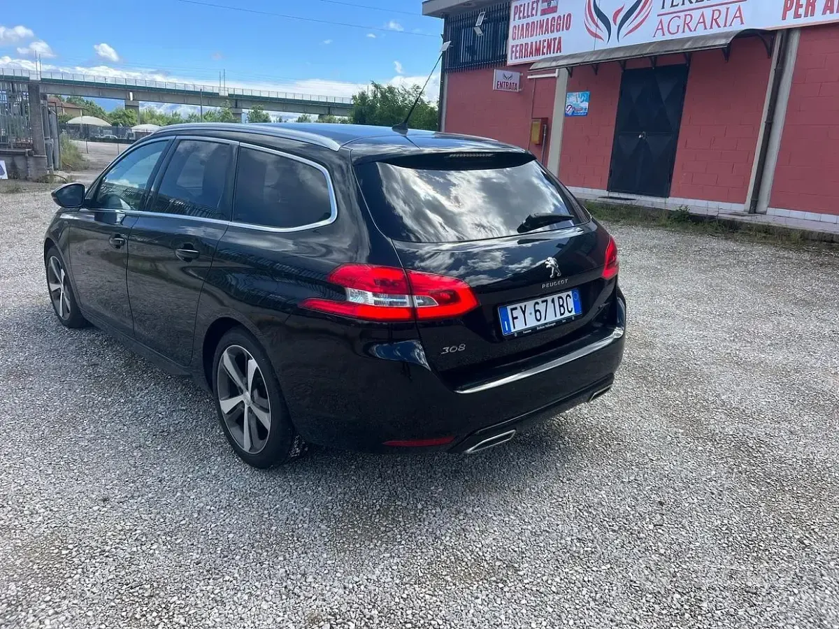 Usata Peugeot 308 GT-line 131 CV (96 kW) 2019 Nero Station wagon