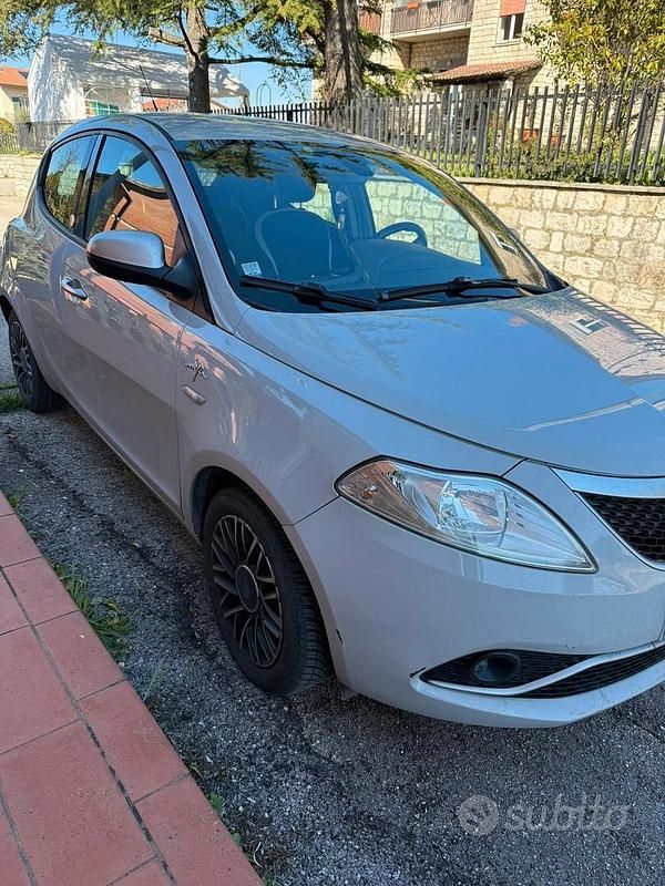 Usata Lancia Ypsilon 69 CV (50 kW) 2017 Grigio Utilitaria