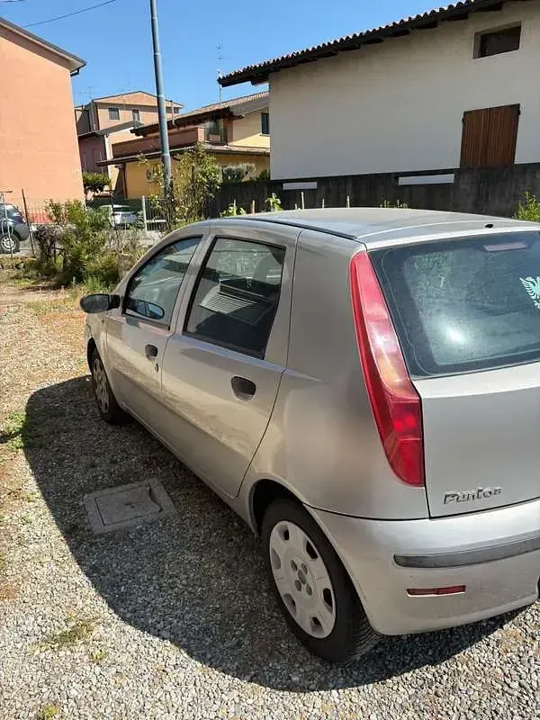 Usata Fiat Punto 69 CV (50 kW) 2004 Grigio Utilitaria