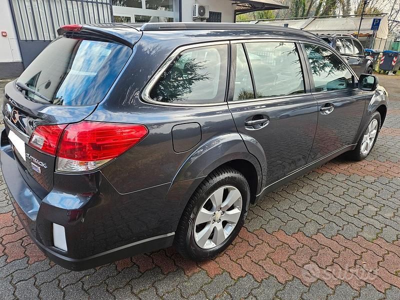 Usata Subaru Outback Trend 150 CV (110 kW) 2010 Grigio Station wagon