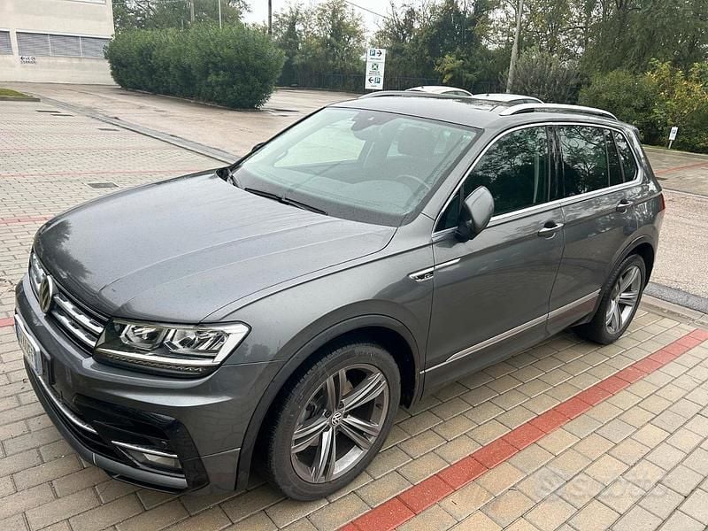 Usata VW Tiguan R-line 131 CV (96 kW) 2019 Grigio SUV