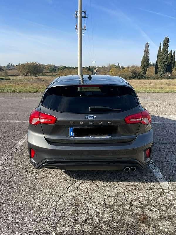 Usata Ford Focus ST-Line 120 CV (88 kW) 2021 Grigio Berlina