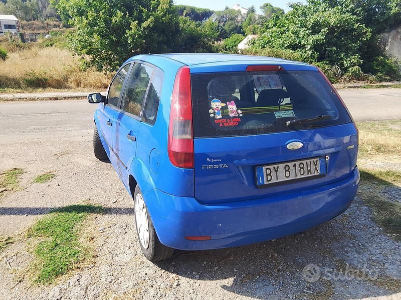 Usata Ford Fiesta 68 CV (50 kW) 2002 Blu Utilitaria