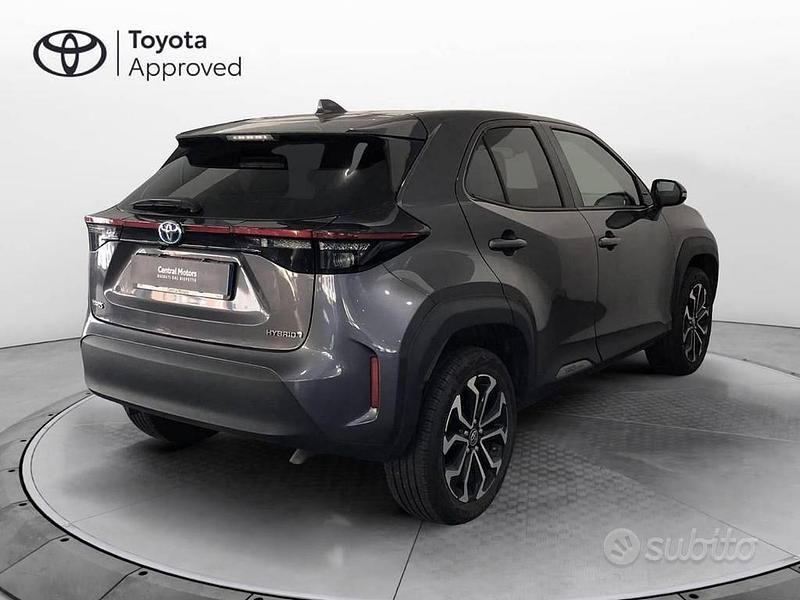 Usata Toyota Yaris Cross Trend 116 CV (85 kW) 2023 Grigio scuro SUV