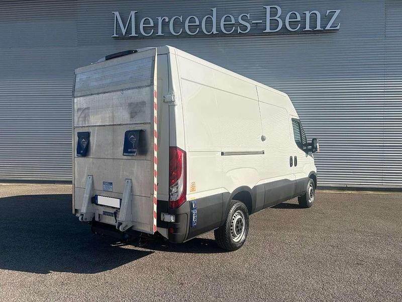 Usata Iveco Daily 156 CV (114 kW) 2017 Bianco Furgone