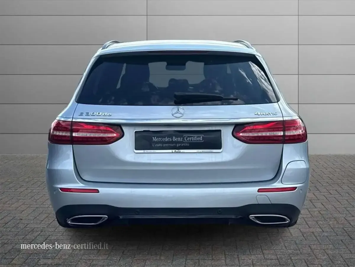 Usata Mercedes E300 Premium 194 CV (142 kW) 2023 Grigio Station wagon