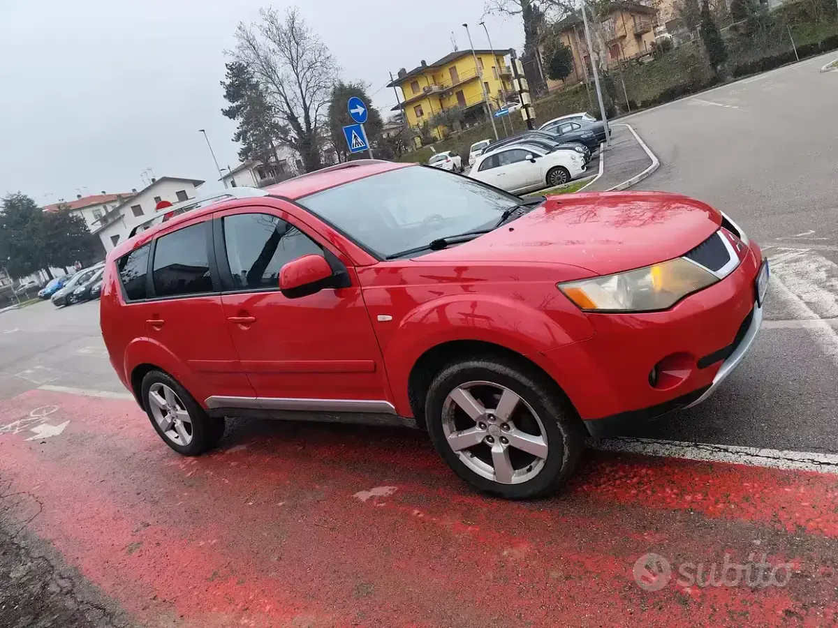 Usata Mitsubishi Outlander 140 CV (102 kW) 2008 Rosso SUV