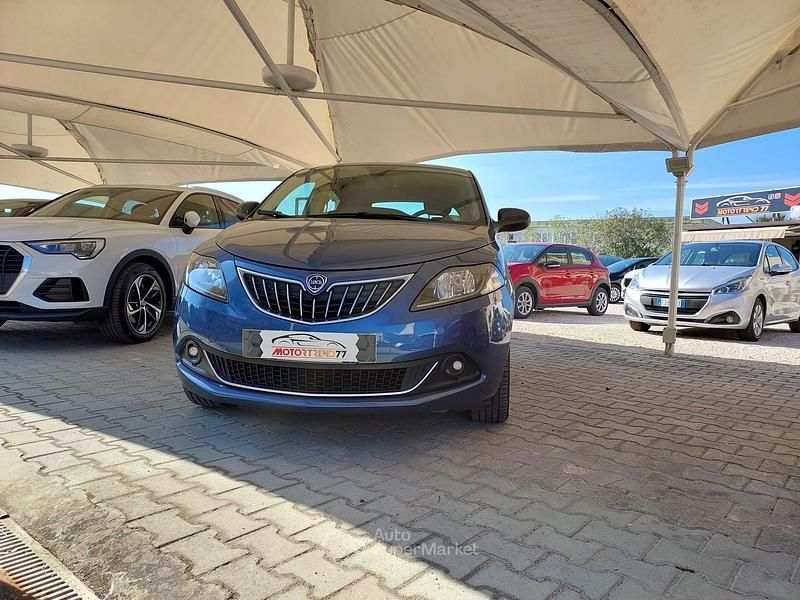 Usata Lancia Ypsilon 69 CV (50 kW) 2022 Blu Utilitaria