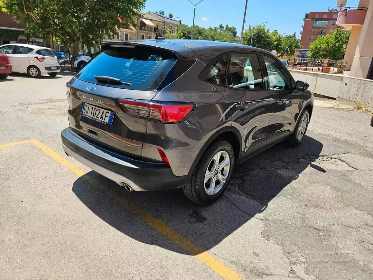 Usata Ford Kuga 120 CV (88 kW) 2022 Grigio SUV